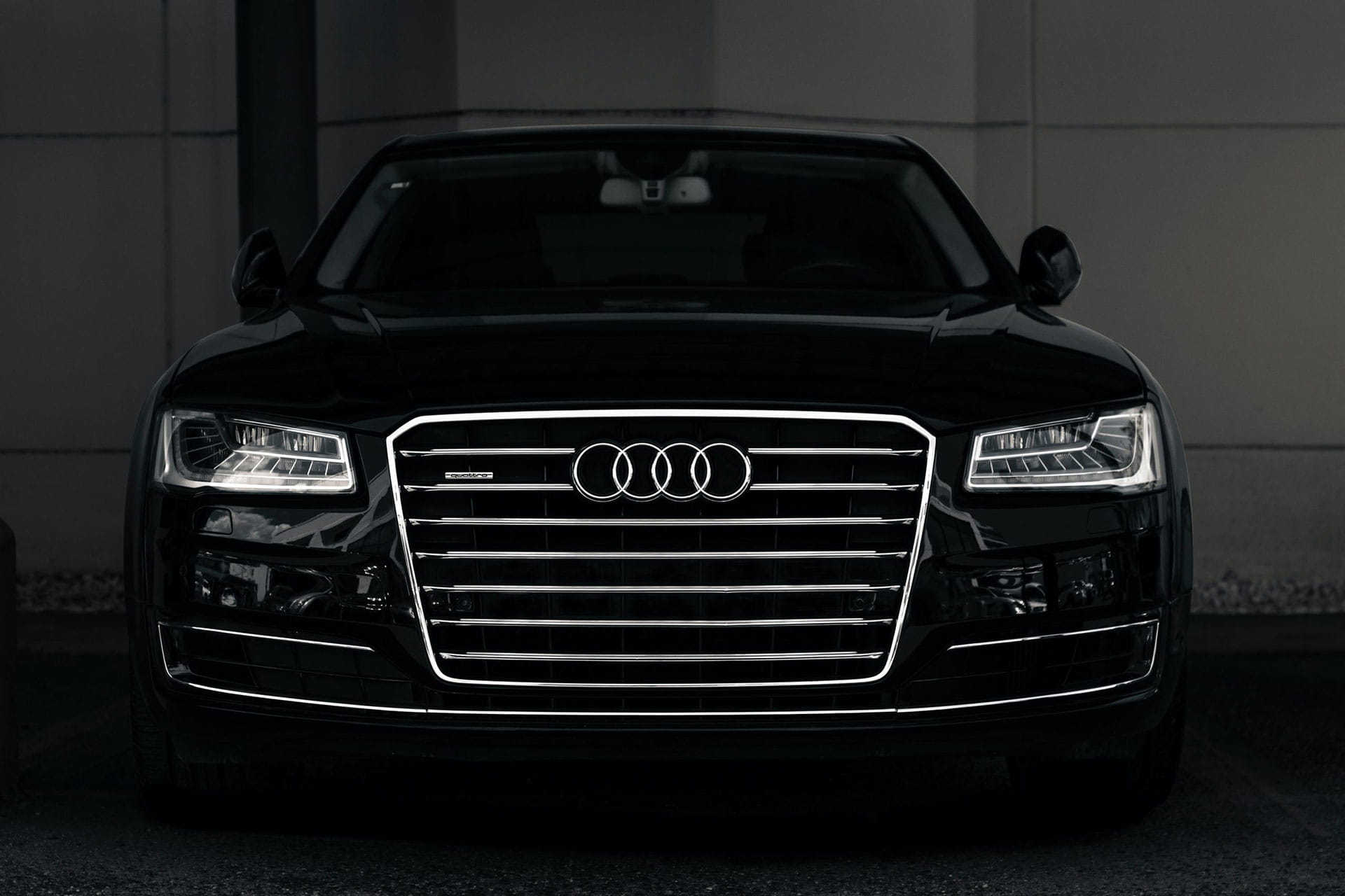Audi noire vue de face Audi noire vue de face